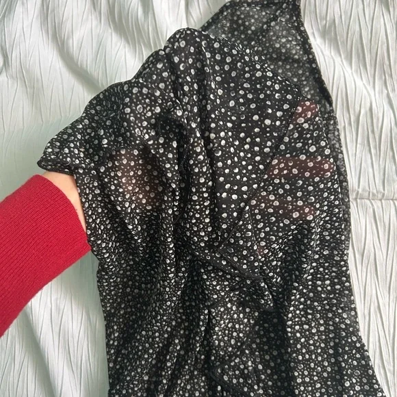 Black Floral Ruffle top - Picture 4 of 4